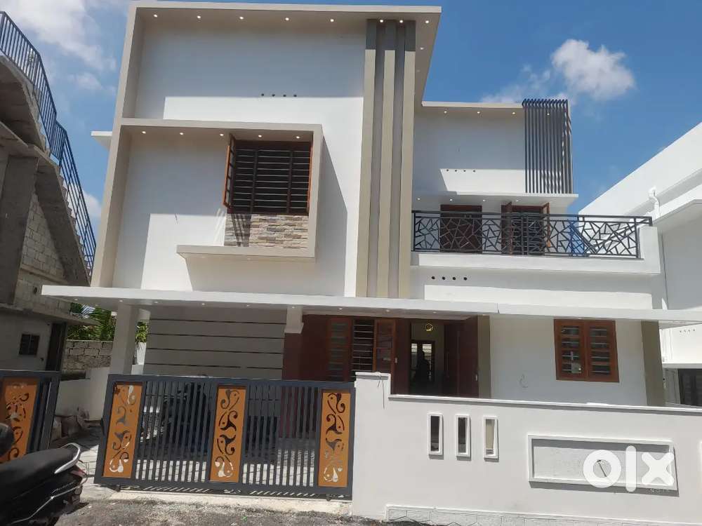 പുതിയ വീട് പേയാട് മലയിൻകീഴിന് സമീപം