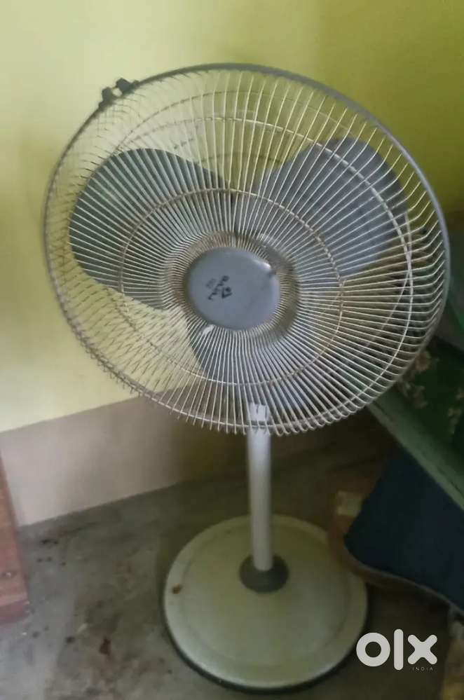 Bajaj stand fan