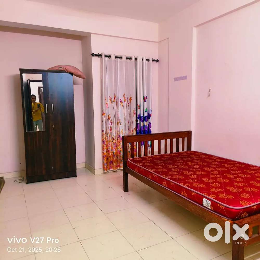 Bachelor and ladies  1bhk furnished apartment rent VAZHAKKALA