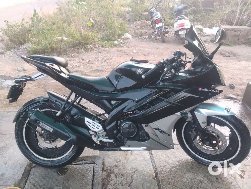 Full condition R15 V2 new battery new tyer new switch mirror