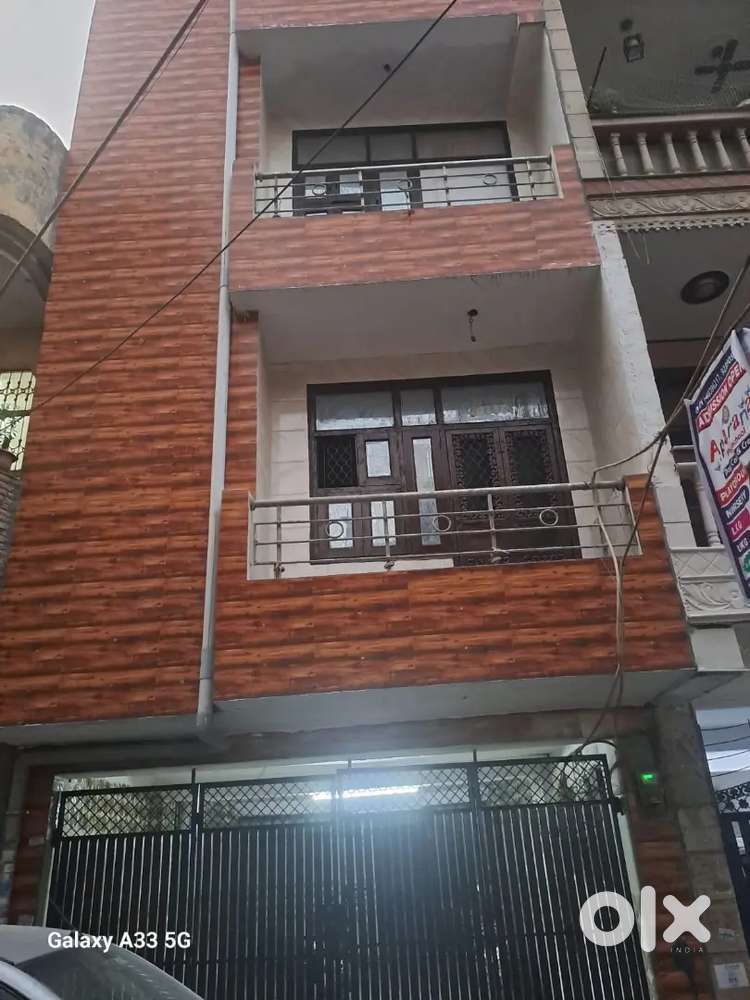 Flat in uttam nagar