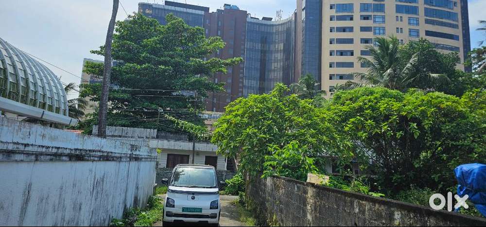 7.77 Cents Plot with One old House,