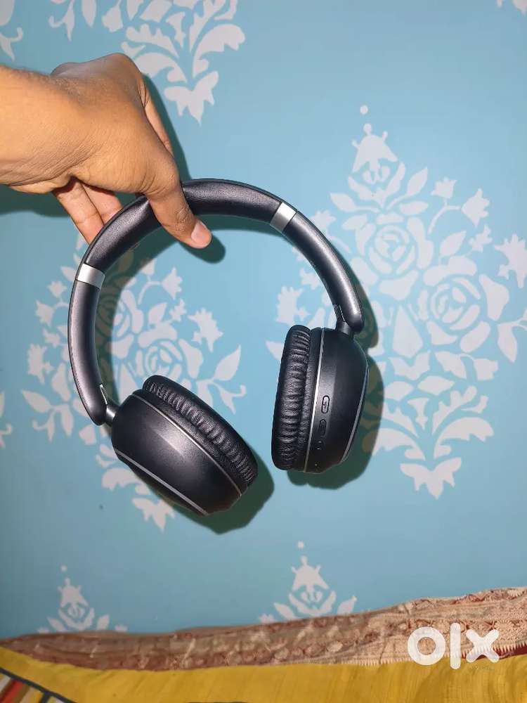 It is a new boat headphone, hardly more than 10 hours used by me
