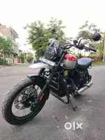 Yezdi Scrambler Dual Tone Rebel Red