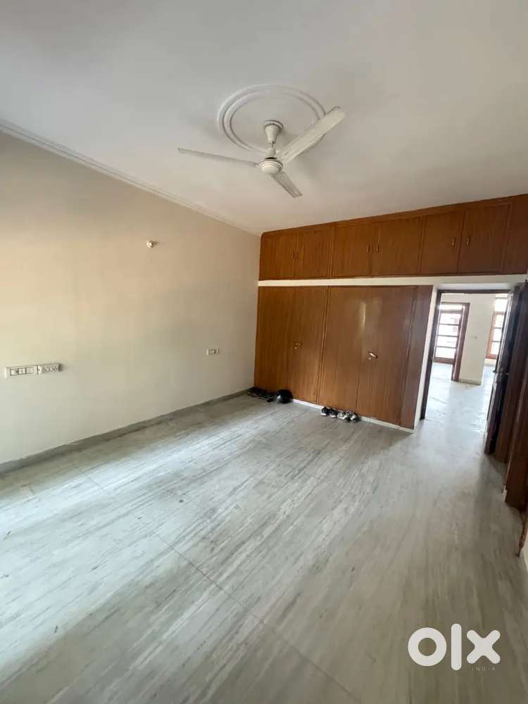 3BHK Indepent Floor Phase 7 in Prime Location