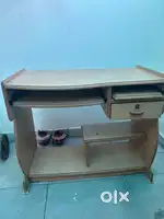 Computer desk table
