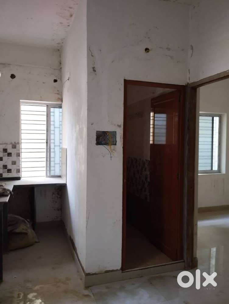 Spacious 2 BHK flat in Bansdroni – for sale now!