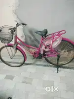 Girls cycle condition good extra he pea iss liye sale krna