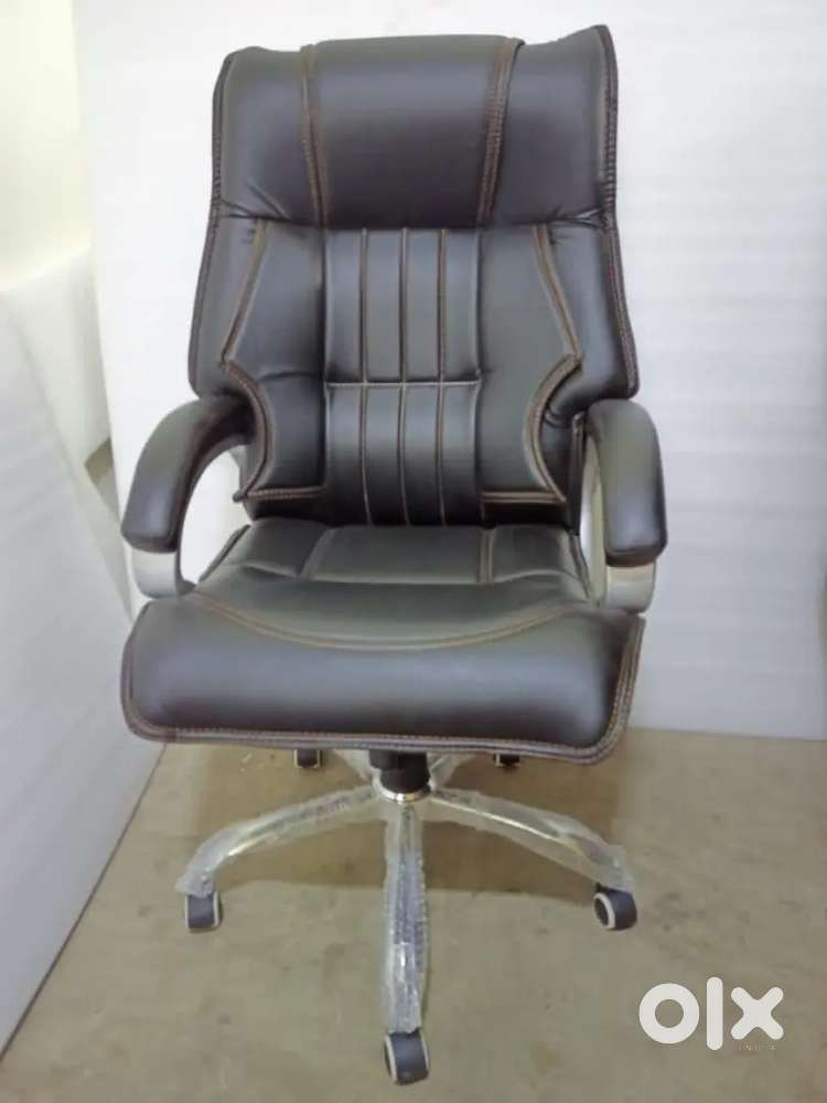New leatherette boss chair for Rs 4700