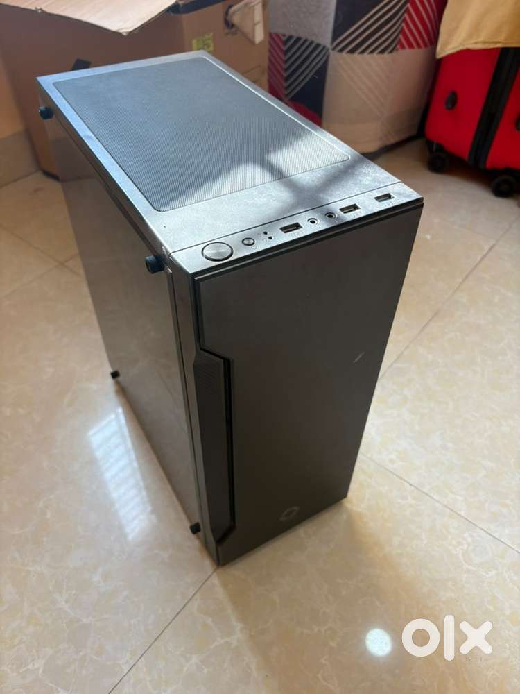 Mint Condition Old Gaming Pc  with Ryzen 3 1300X and a Lenovo Monitor