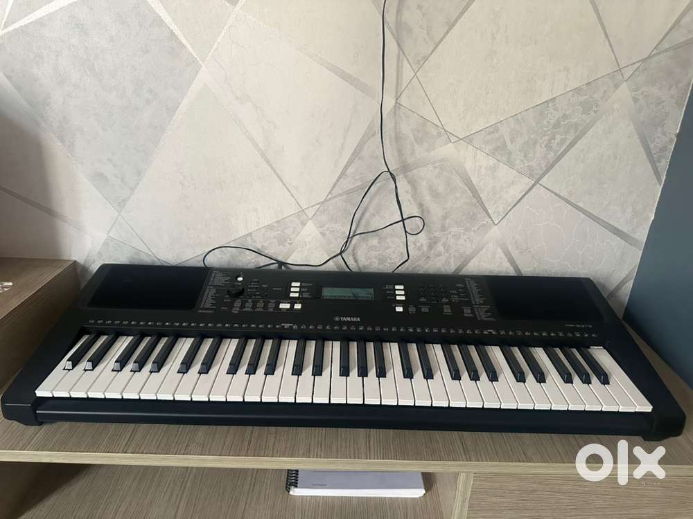 Yamaha PSR-E373 keyboard