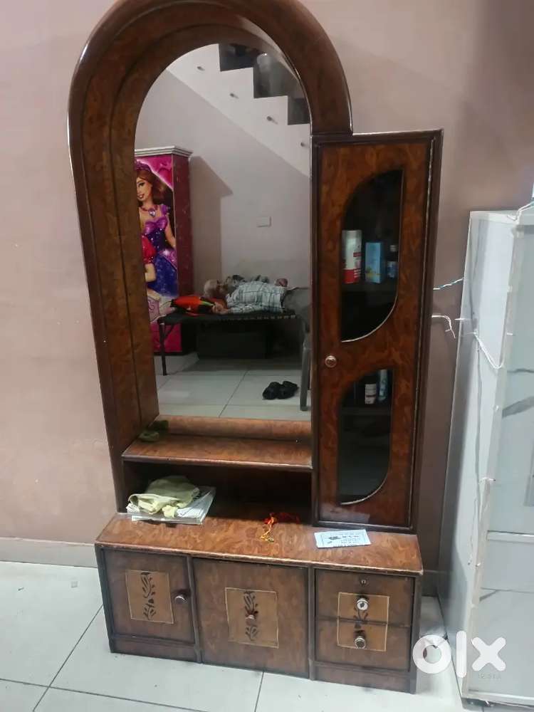 Dressing table in good condition