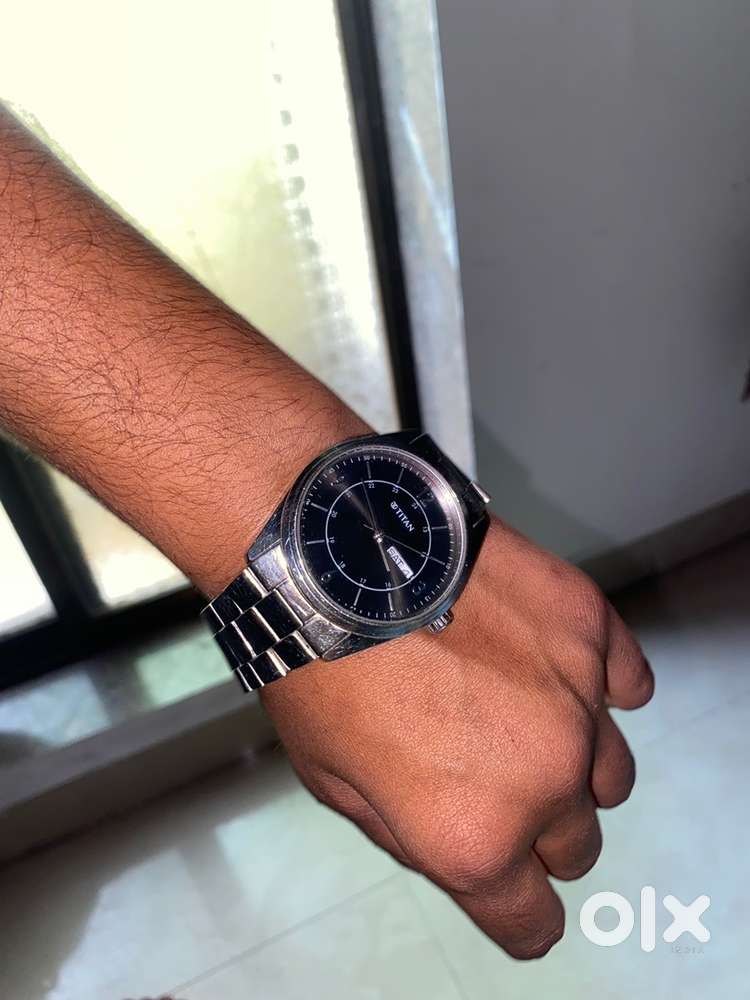 Titan silver watch with black dial - elegant and original