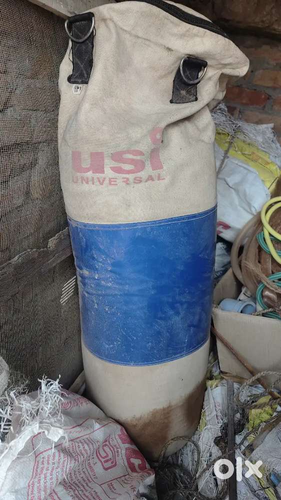 Universal Heavy Punching Bag With Gloves