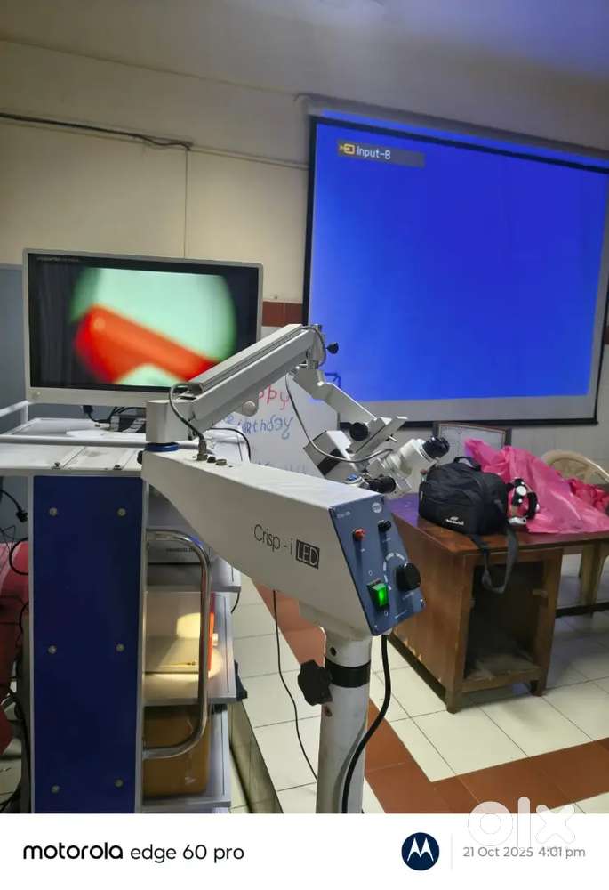 Projector and tripod screen On rental