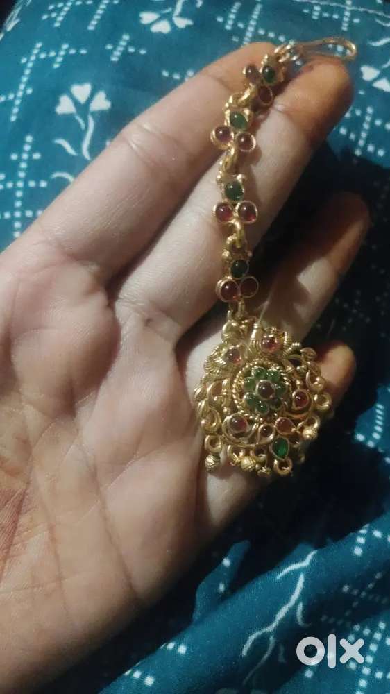 A golden colour necklace set ..