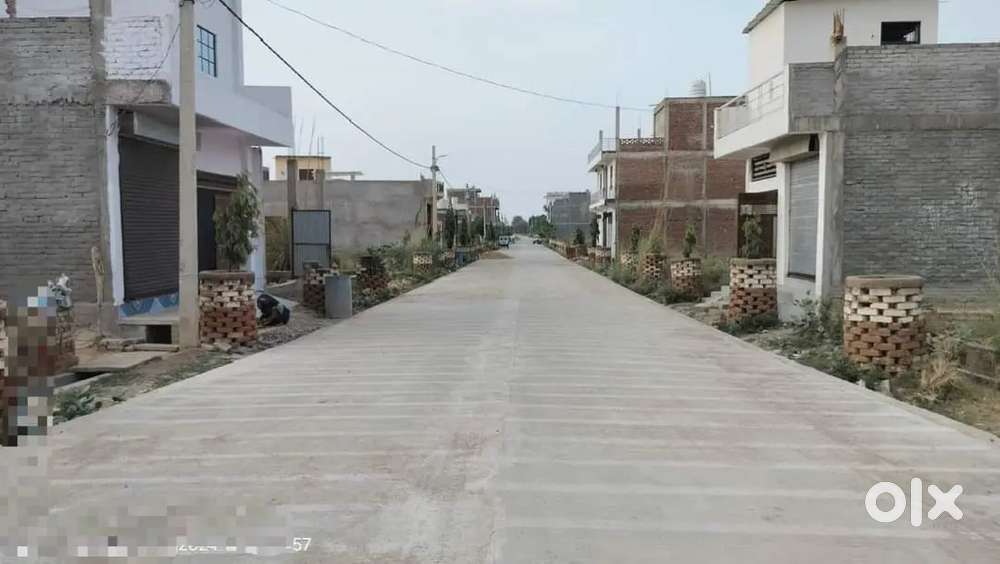 Kanpur naubasta Galla mandi 2km aage ban rahi township me plot kharide