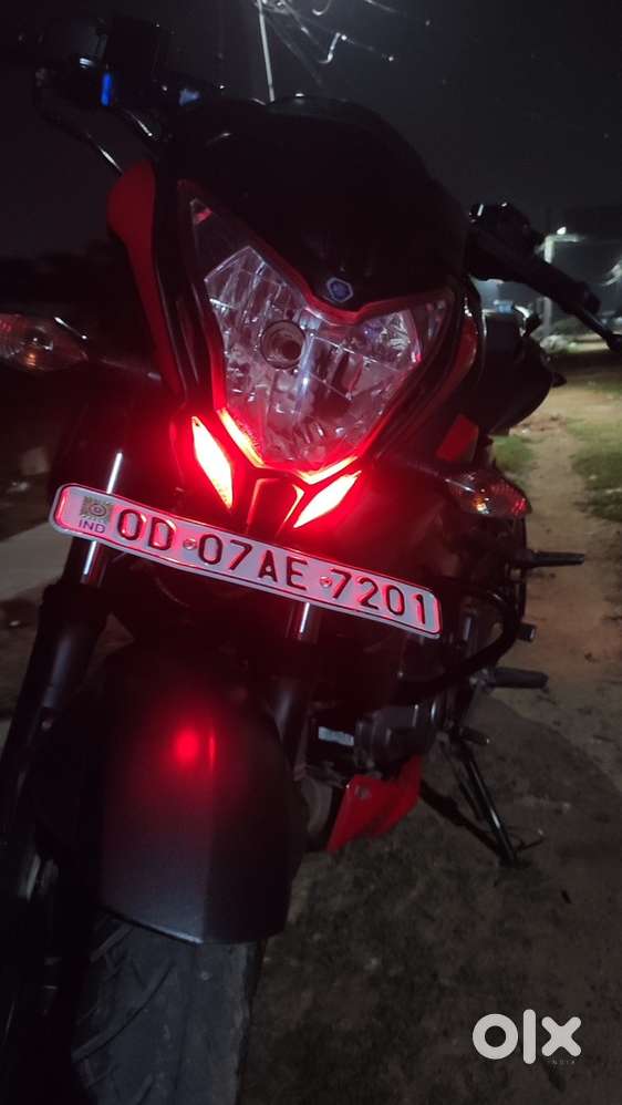 Red colour Pulsar Ns200