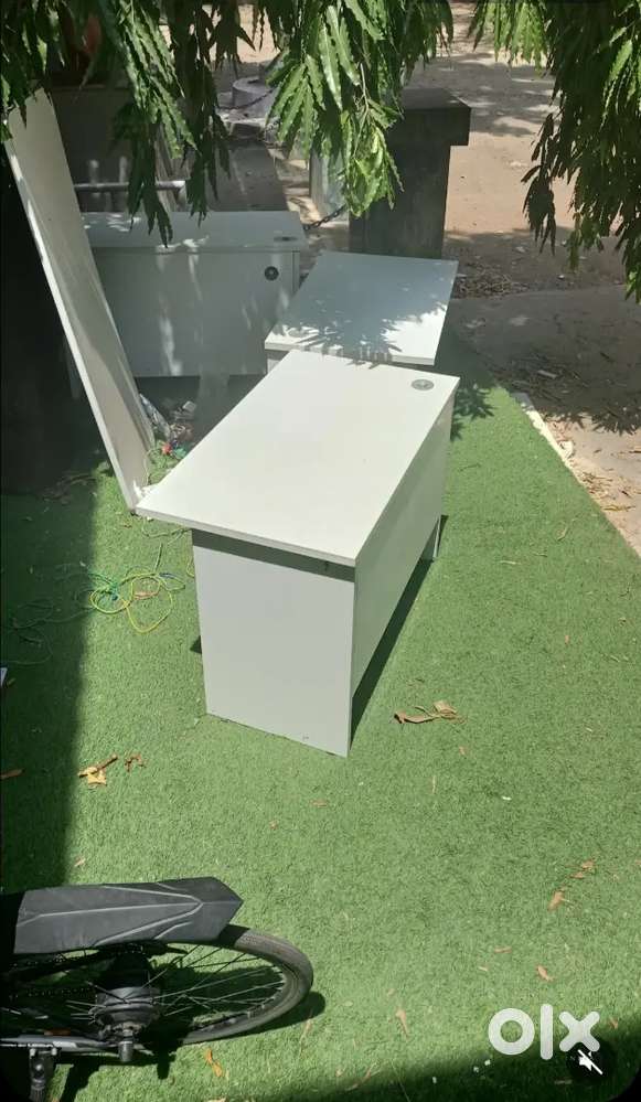 4'*2' White Workstation Office Table