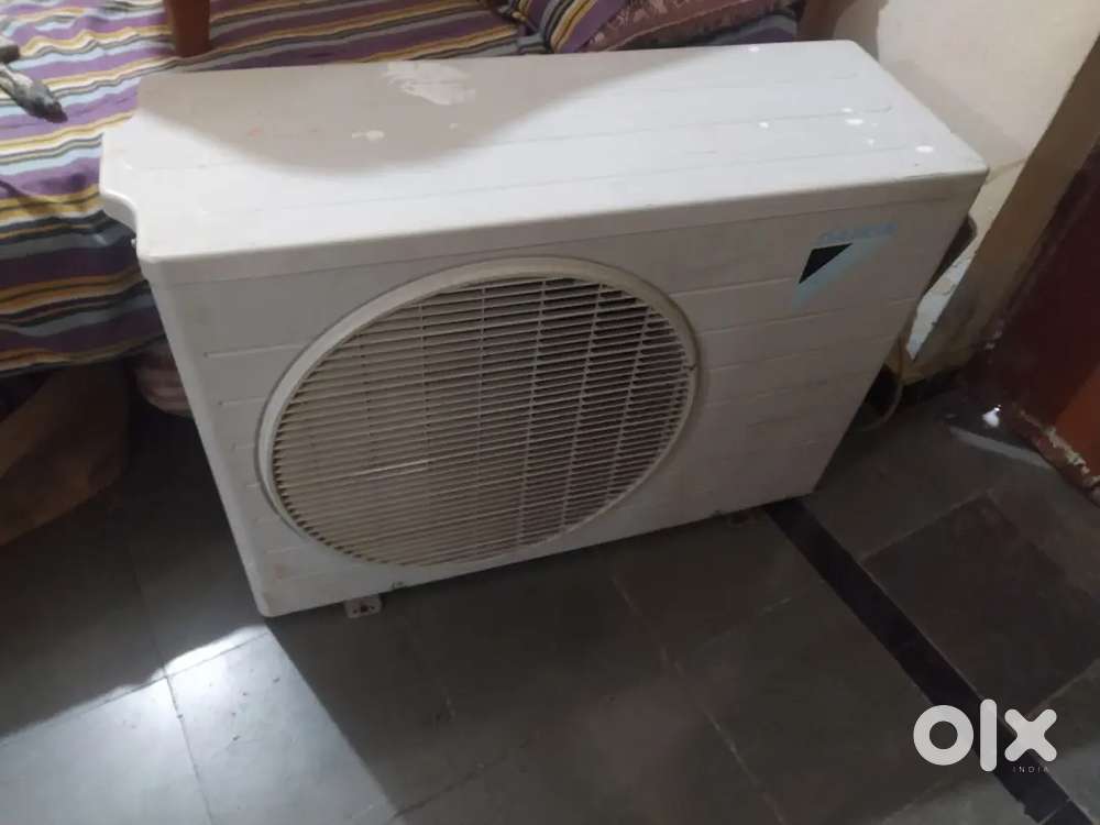 Daikin Ac unit 1.5 ton capacity