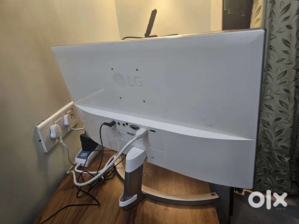 24 inch LG Monitor White Color