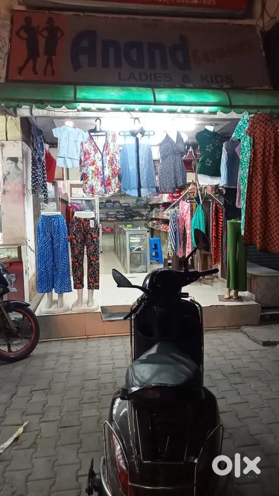 Sharda road aadhunik complex Mein ground floor ki shop hai