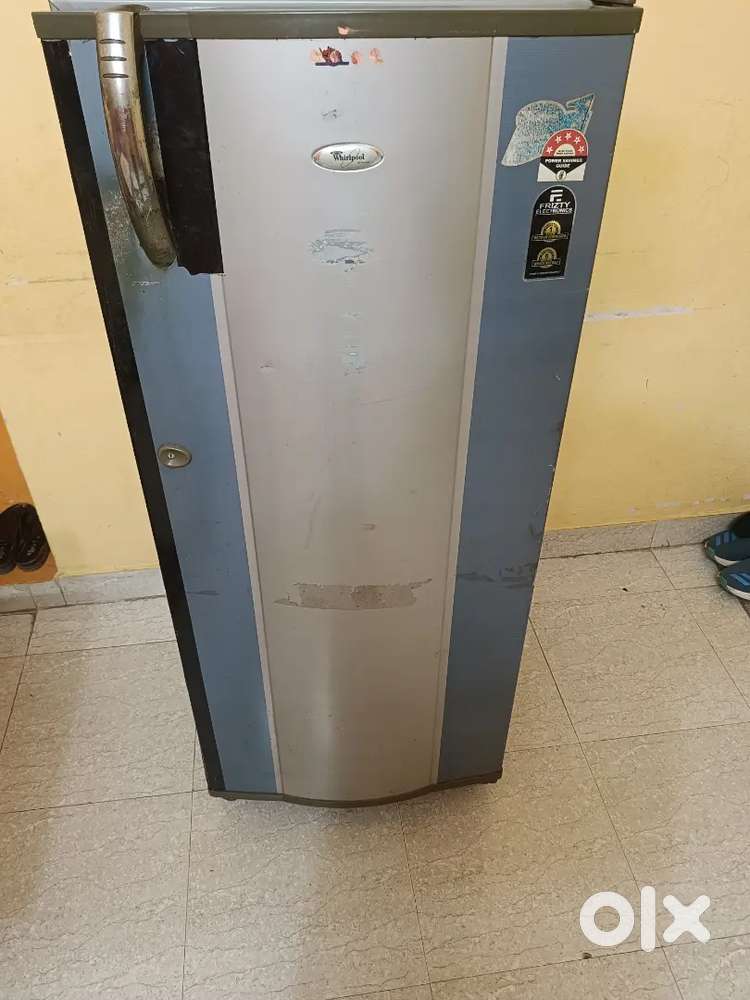 Whirphool fridge urgent selling 2600