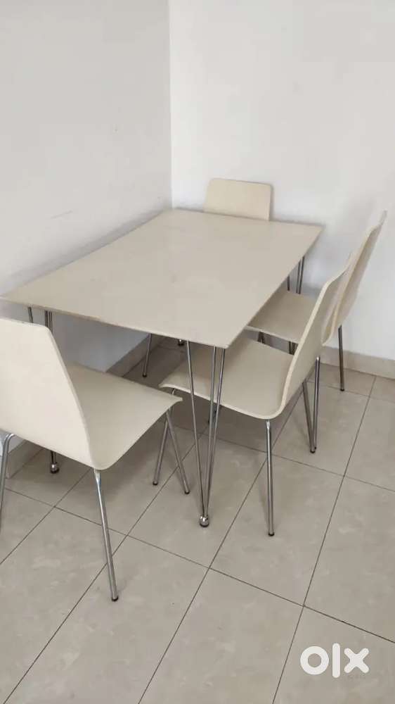 4 seater Dining Table set with 4 Chairs