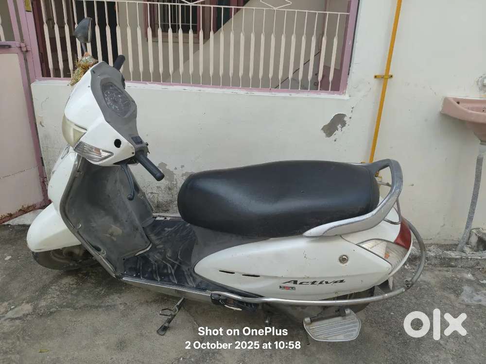 Honda Activa (109 CC) in White colour