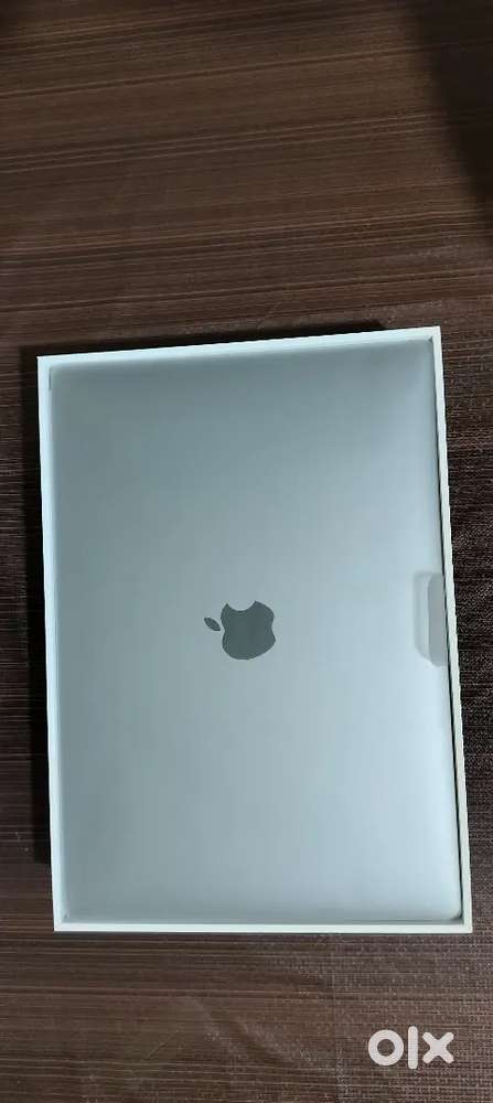 Apple macbook Air M1 1 week old