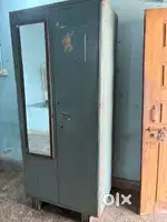 Almirah sell krna hai urgent