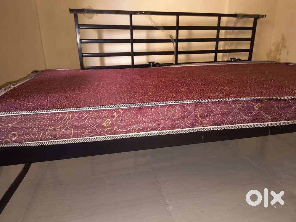 Mattress achi condition me