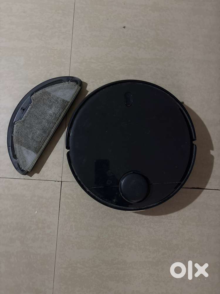 Robotic vacuum cleaner
