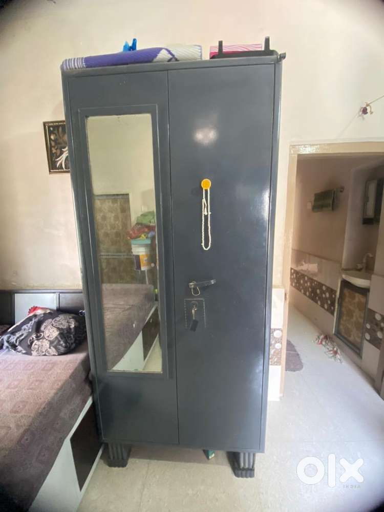 કપડાં માટે આલમારી