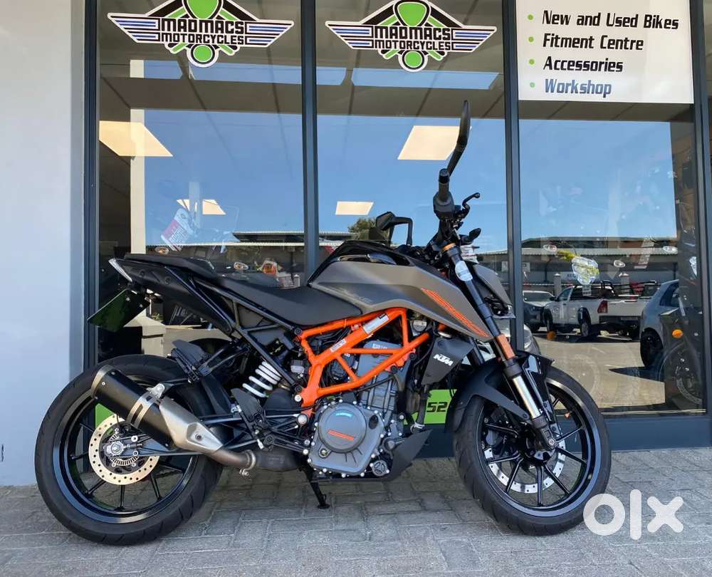 Ktm 390 come with all accessories with riding gear gen 2 Duke 390