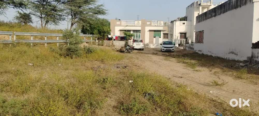 3300 ફૂટ પ્લોટ વેચવાનો છે.