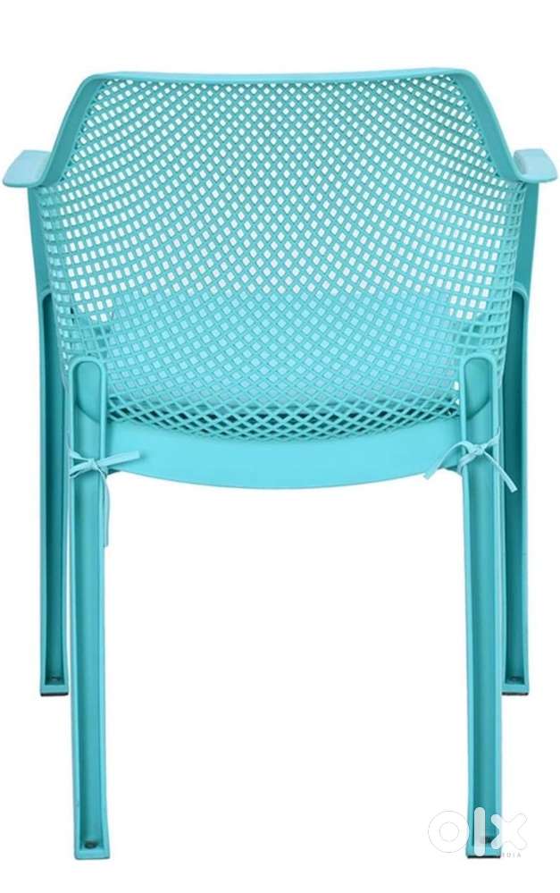 2 Plastic Arm Chair
