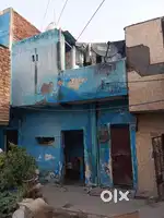 A 25 yard house with two floors is built in Sant Nagar in Bngali Colny