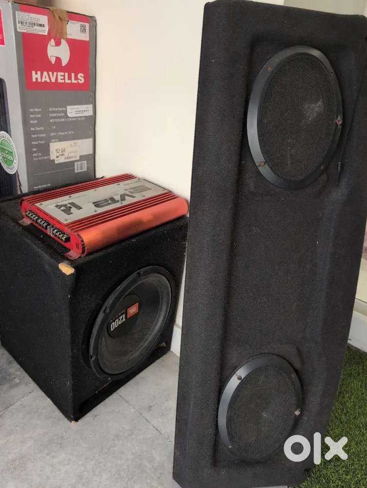 Boofer music system for car