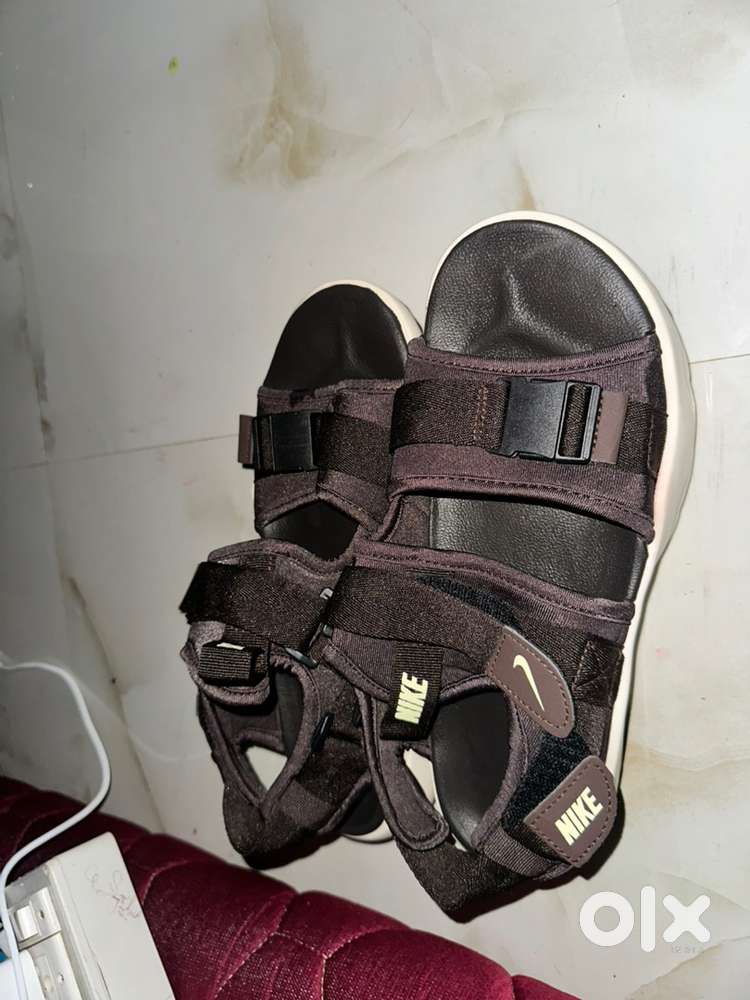Nike canyon sandals