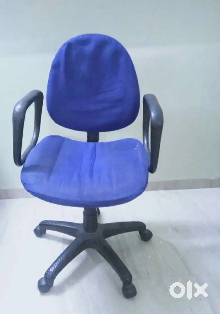Ergonomic Chair - height adjustable with wheels