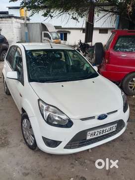 Ford Figo 2012 white petrol