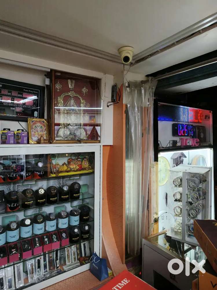 Showroom operator