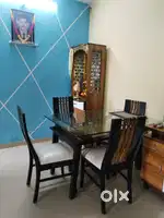 Dinnig table with 4 chair