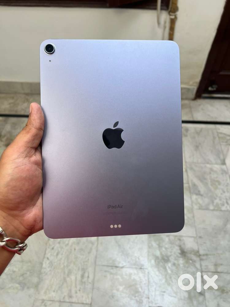 iPad Air 5th gen M1 chip 64gb with box charger
