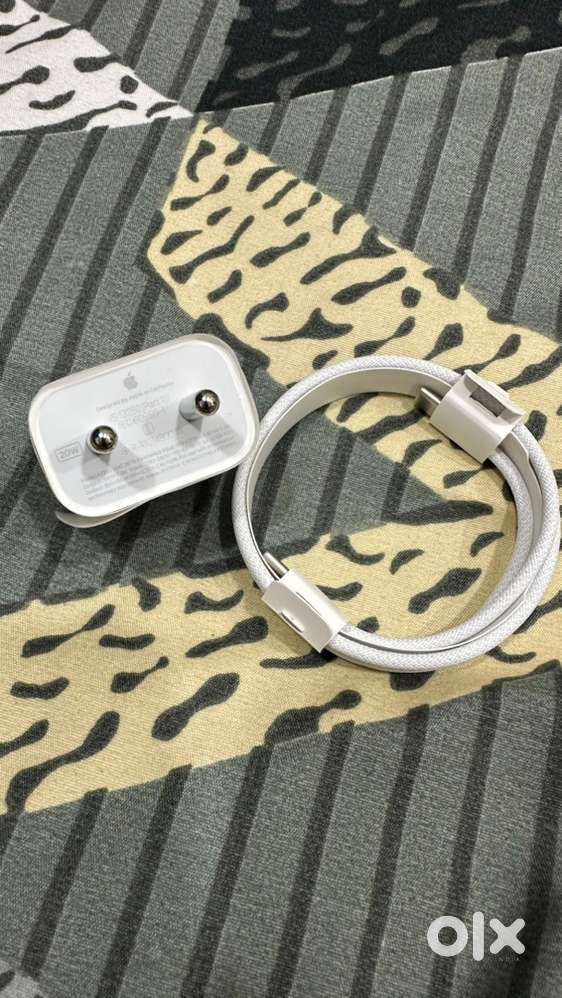 Apple 20W adapter orginal unused and Type c to c cable