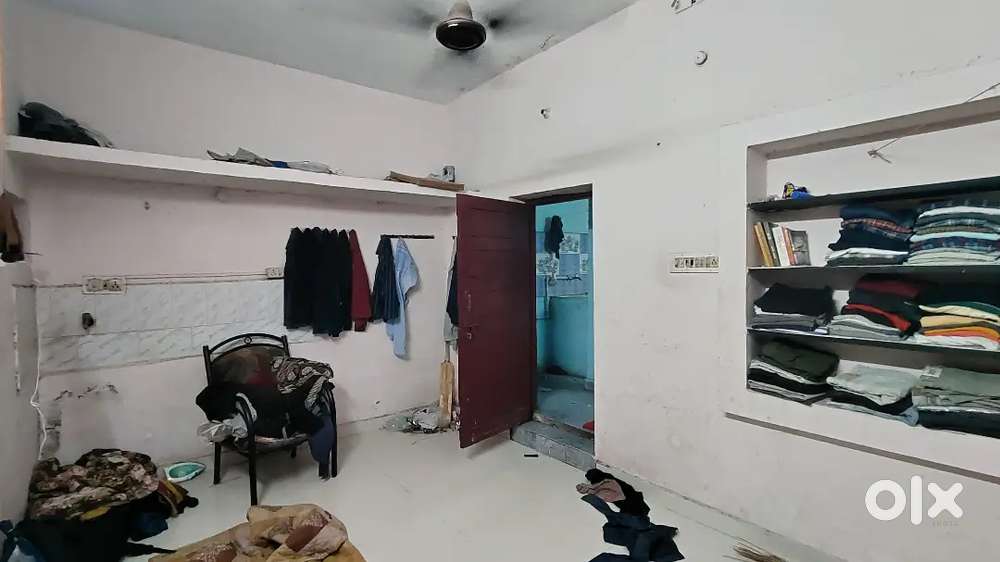 4 member sharing room