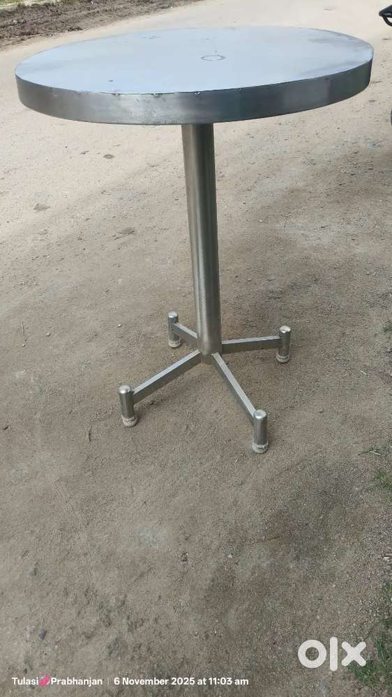 Stainless steel standing table Hotel purpose