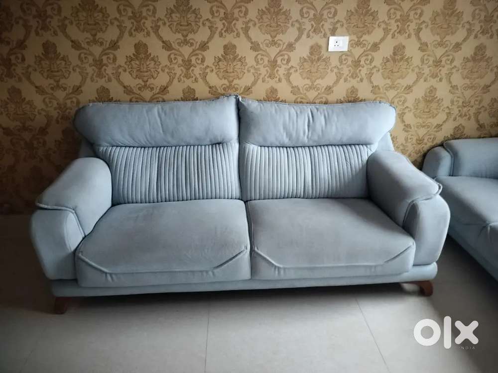 5 seater sofa with centre table for sale