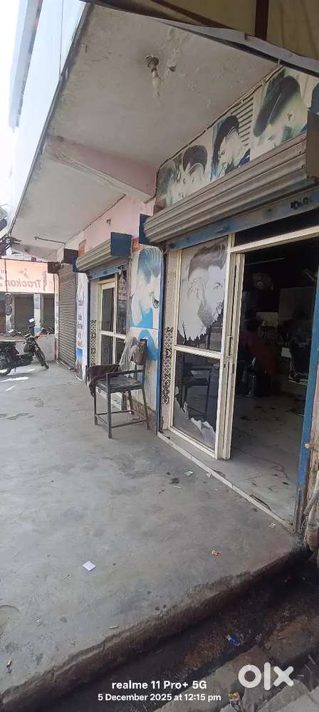 parlour h iska rent ₹5000 jata h  market Malik ko